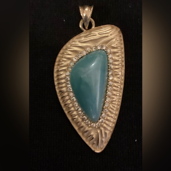 Turquoise Like Stone Pendant with Faux diamonds necklace pendant - Picture 4 of 6